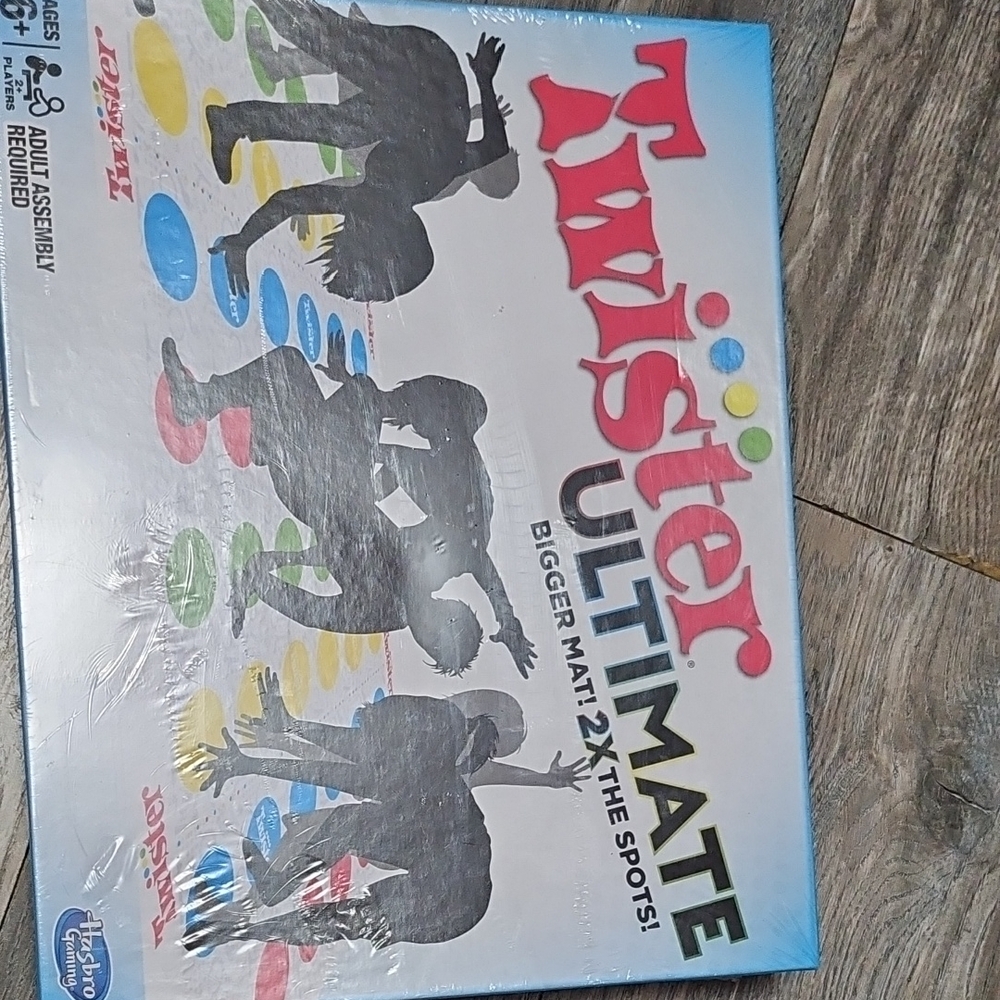 Hasbro Twister Ultimate Game with Colorful Spots